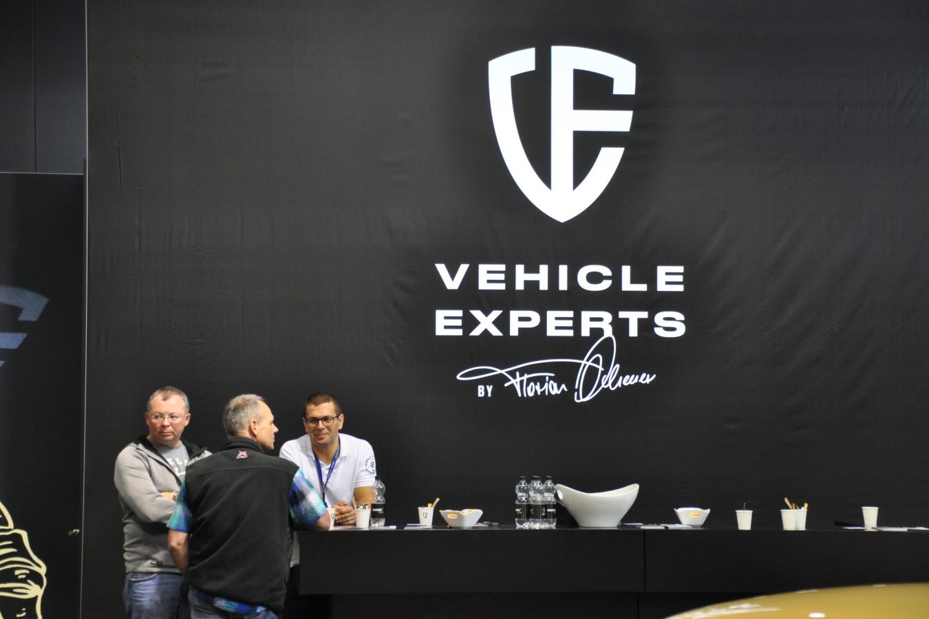 Vehicle-Experts Stand