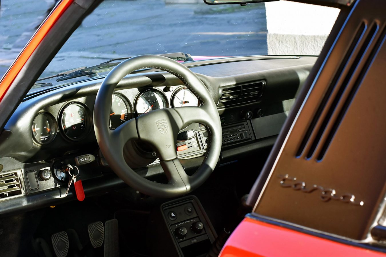 Porsche 911 Carrera Targa 37