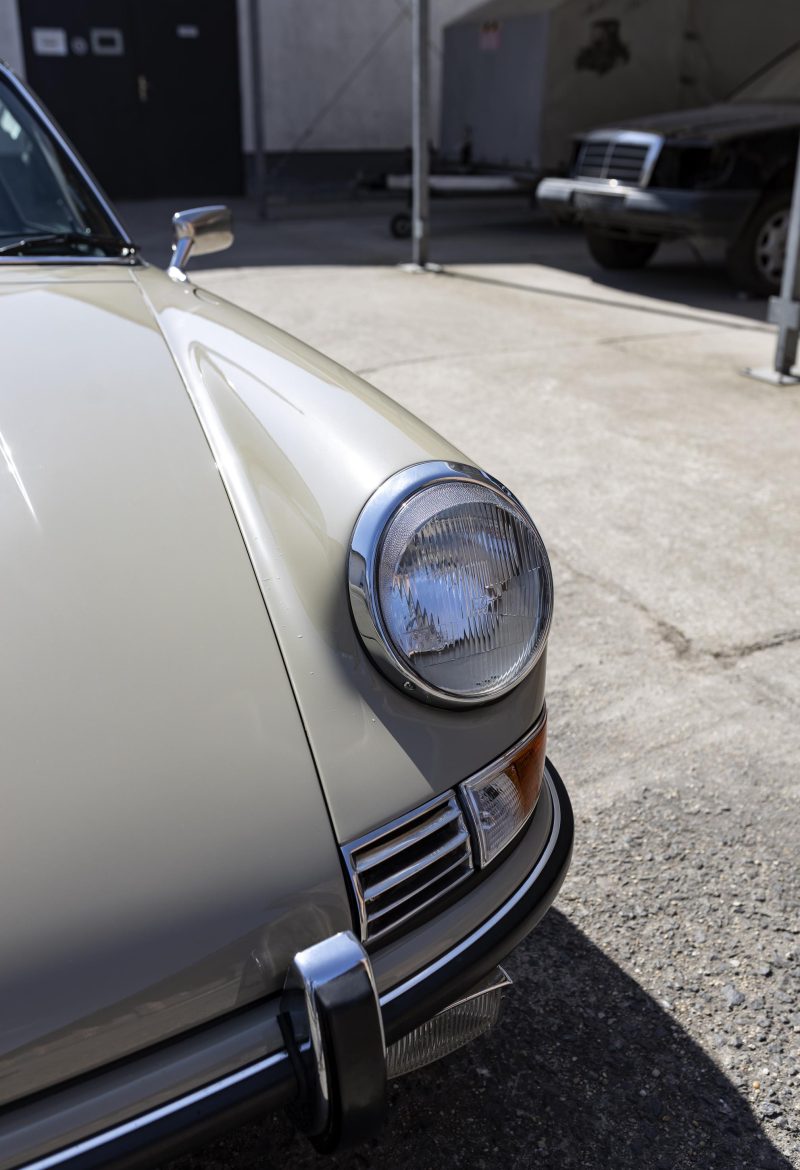 Porsche 911E Targa Ölklappe 2