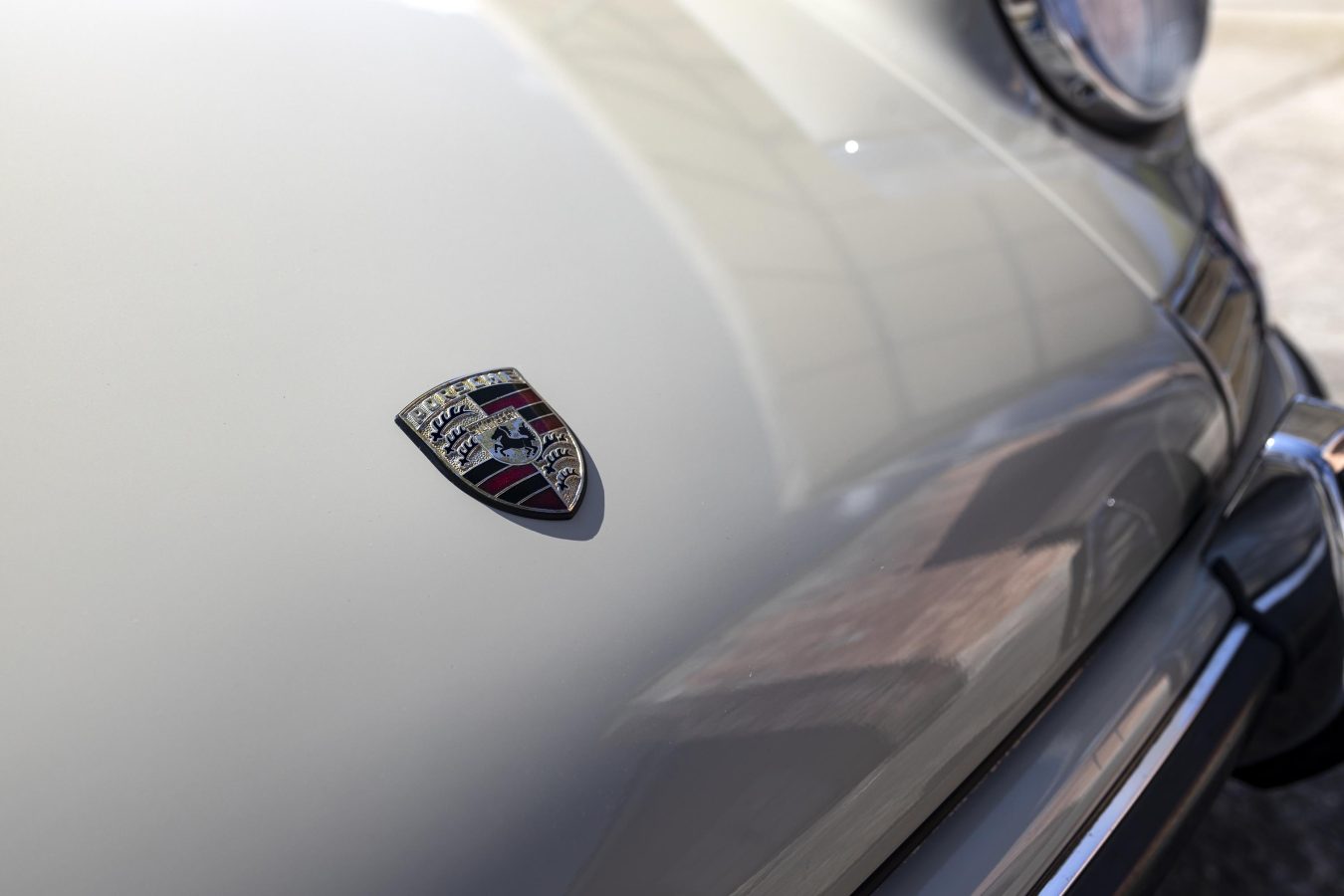Porsche 911E Targa Ölklappe 3