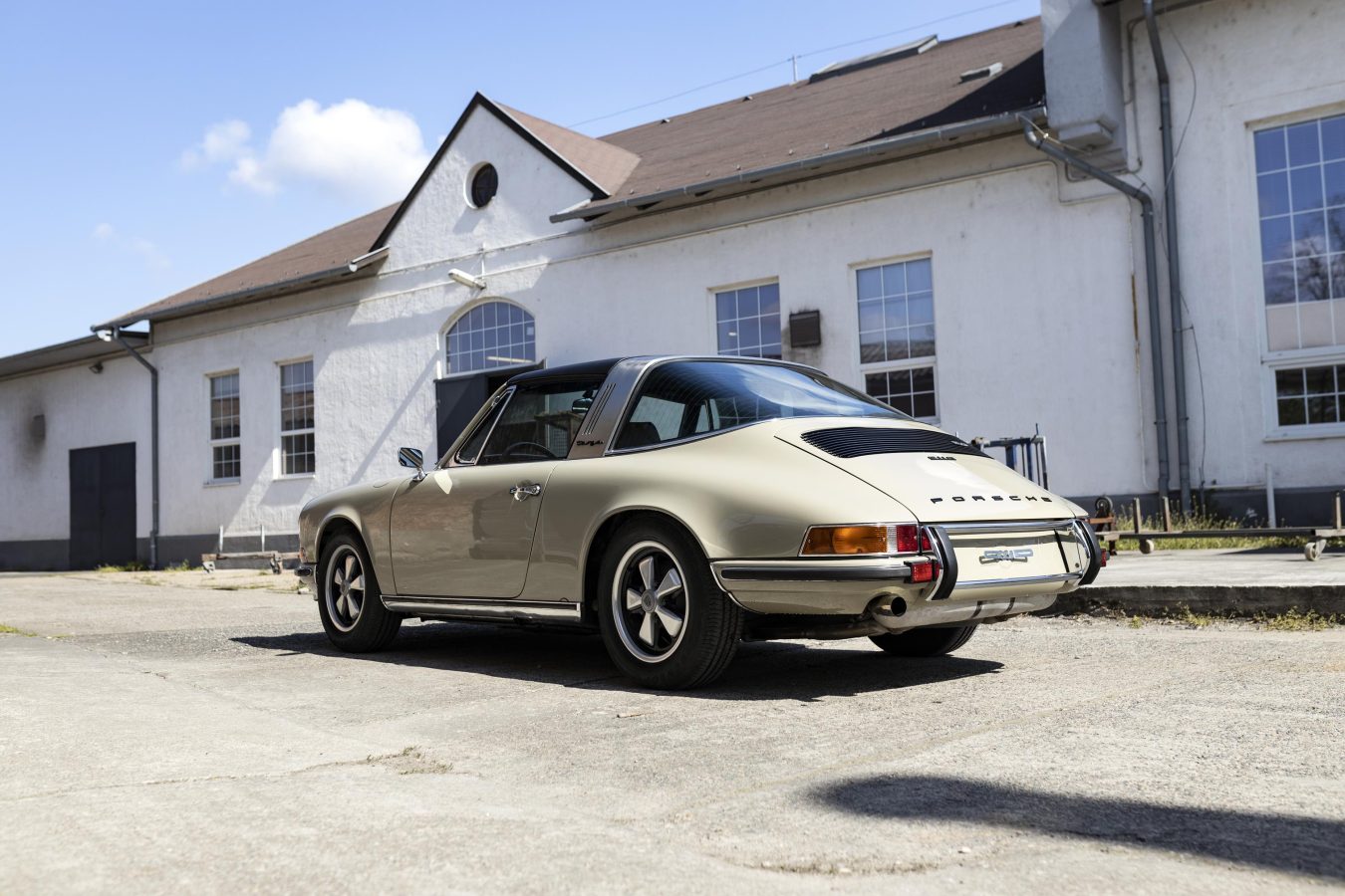 Porsche 911E Targa Ölklappe 6