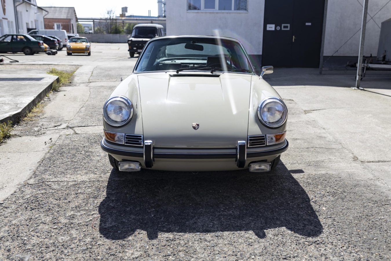 Porsche 911E Targa Ölklappe 8