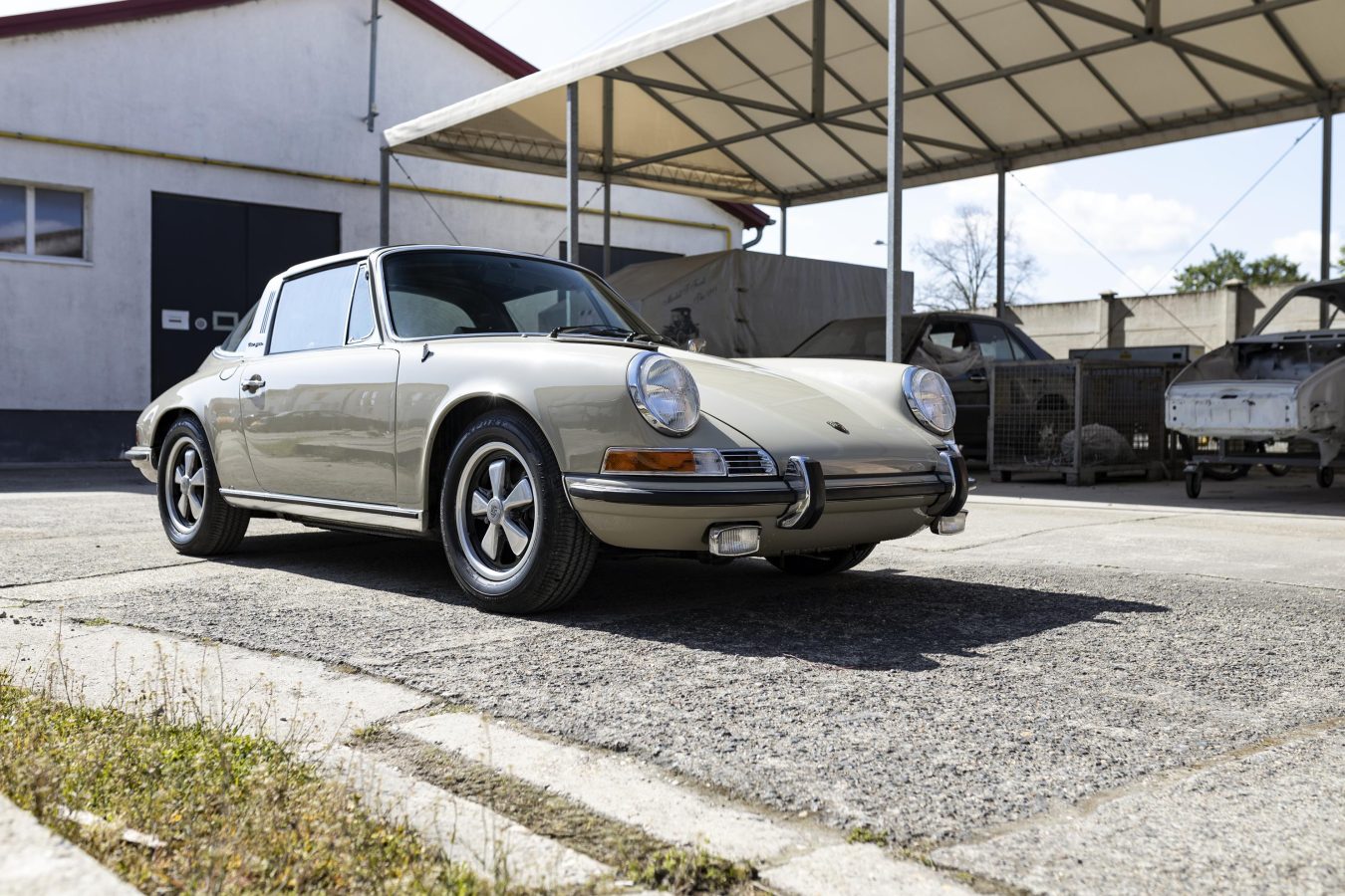 Porsche 911E Targa Ölklappe 9