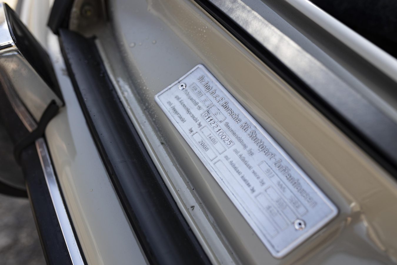 Porsche 911E Targa Ölklappe 13