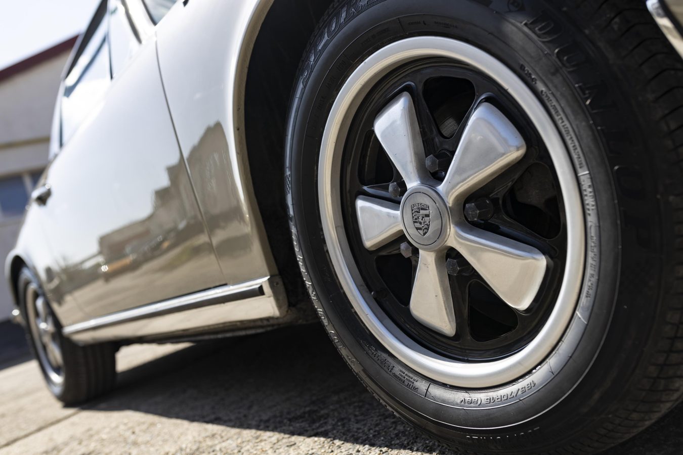 Porsche 911E Targa Ölklappe 18