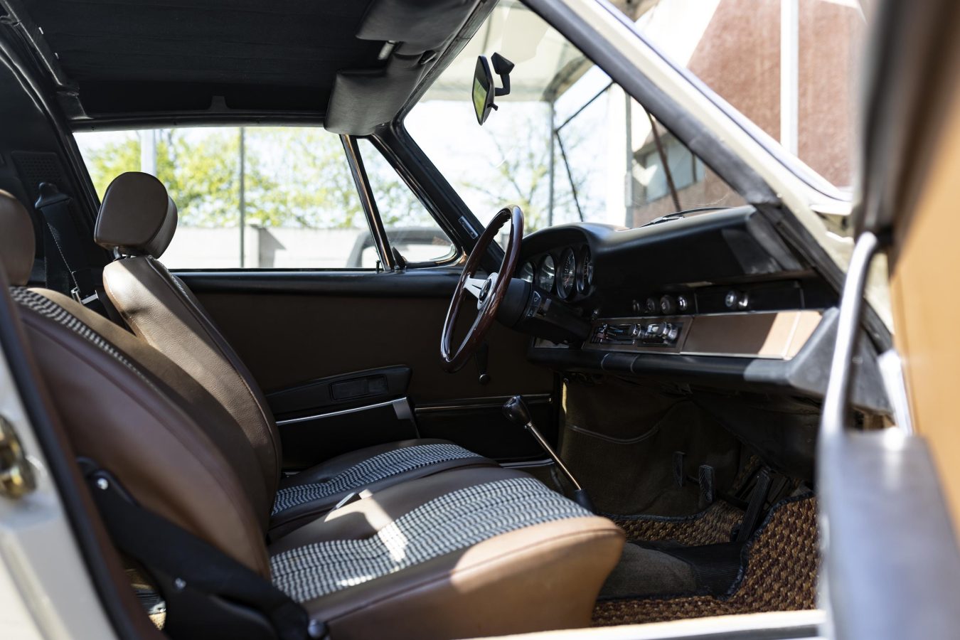 Porsche 911E Targa Ölklappe 22