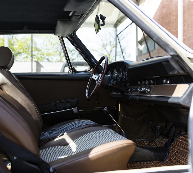 Porsche 911E Targa Ölklappe 22