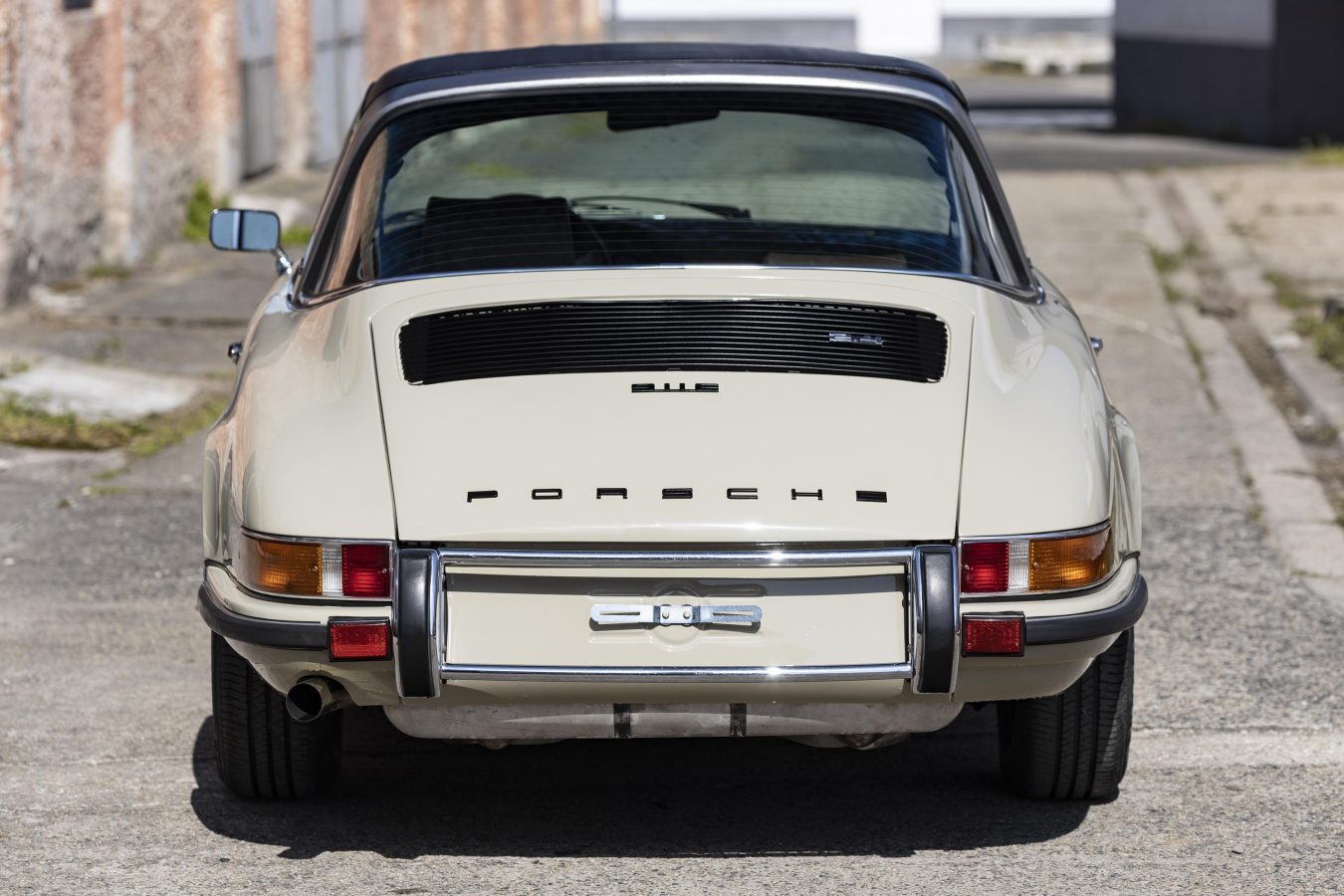 Porsche 911E Targa Ölklappe 23