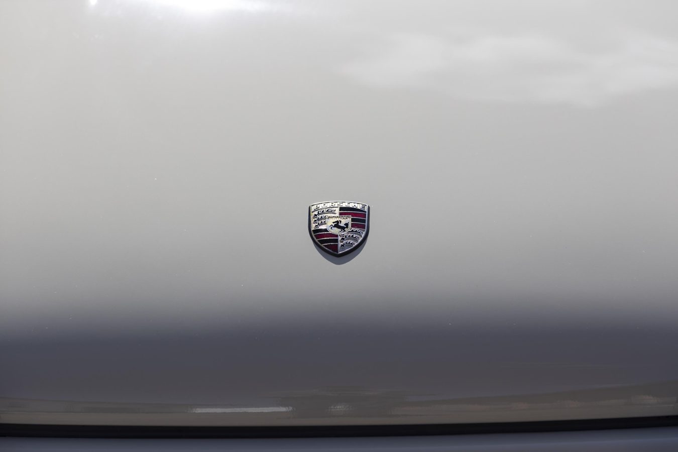 Porsche 911E Targa Ölklappe 26