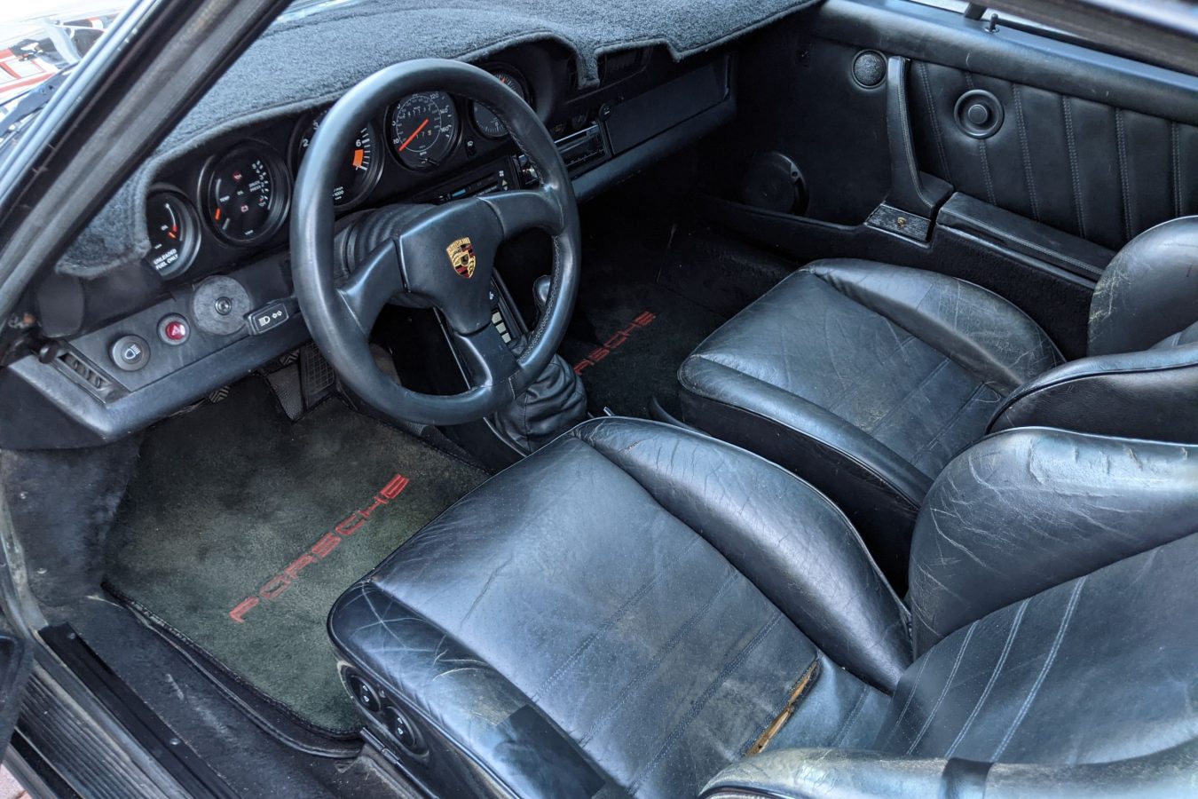 Porsche 911 Carrera Coupe 1985 3
