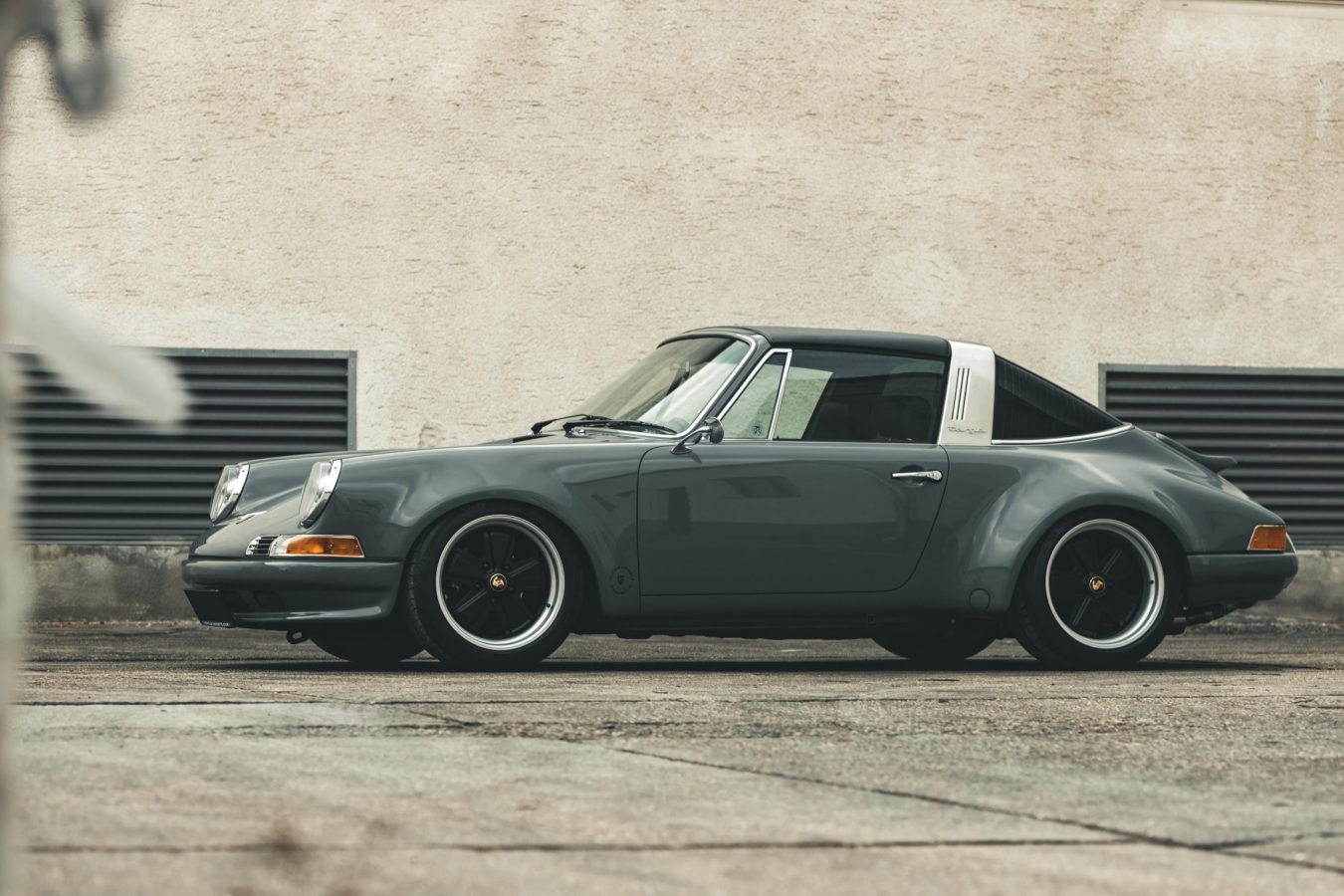 Porsche 911 32.F No.2 8