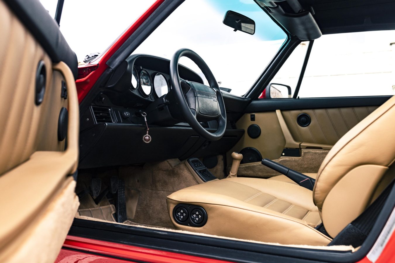 Porsche 911 Carrera 2 Targa 2