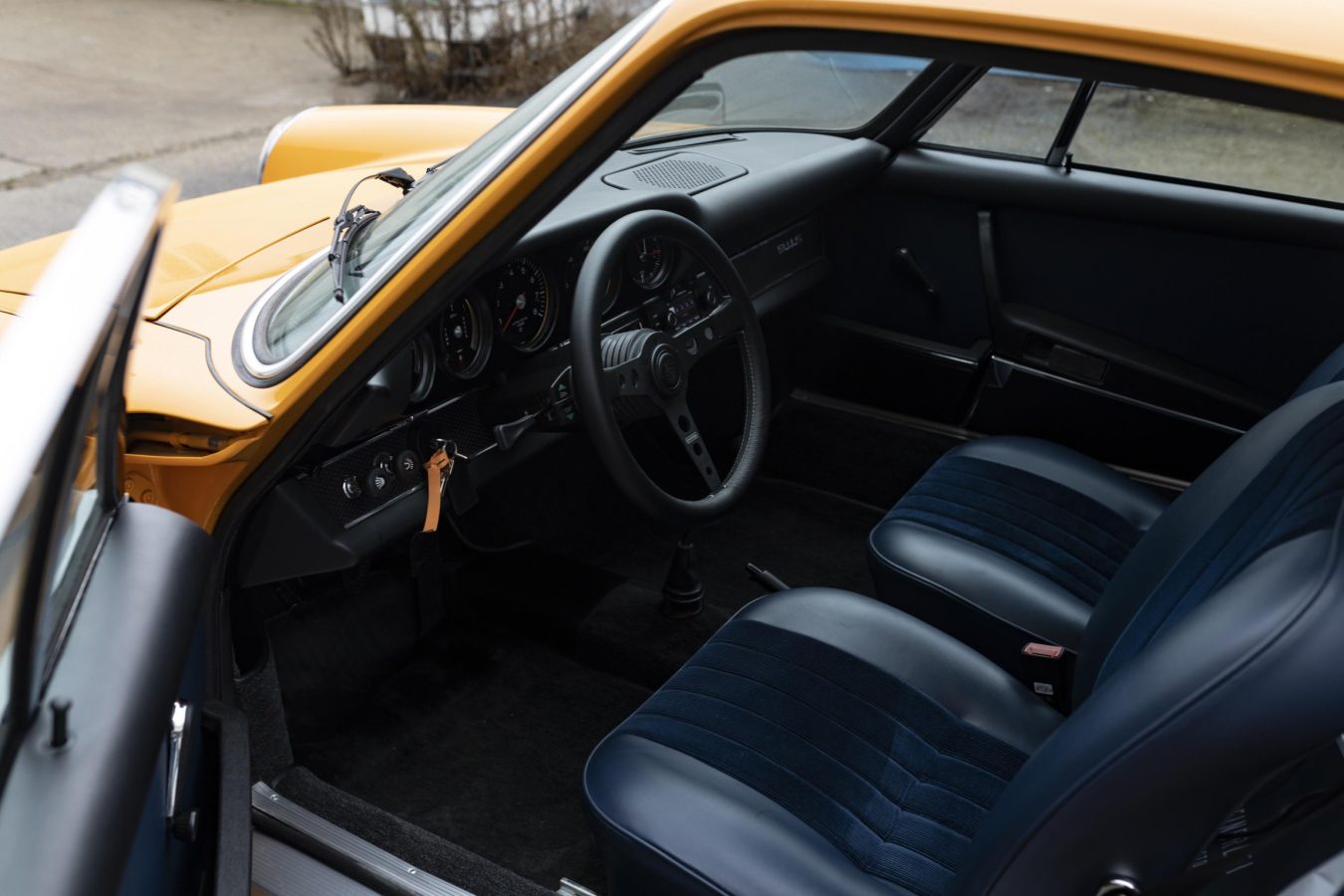 Porsche 911S Coupé Signalgelb 1