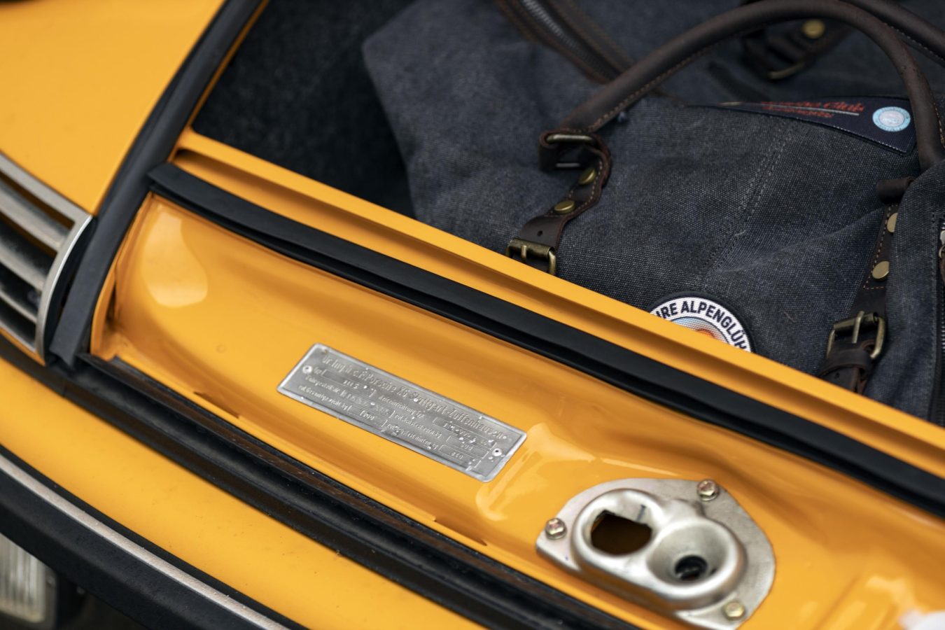 Porsche 911S Coupé Signalgelb 20