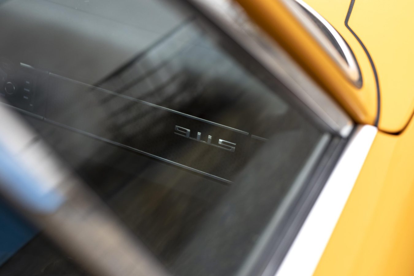 Porsche 911S Coupé Signalgelb 5